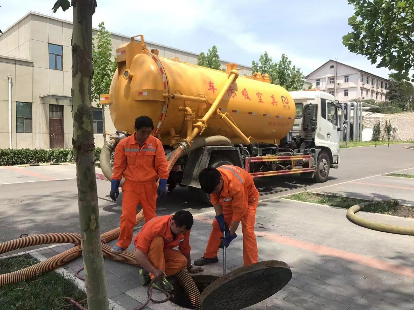 吉首化粪池清理与5-8吨吸粪车施工效率分析
